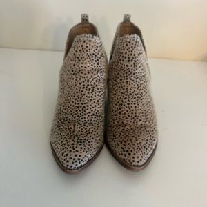 Cl by Laundry cheetah print booties size 7